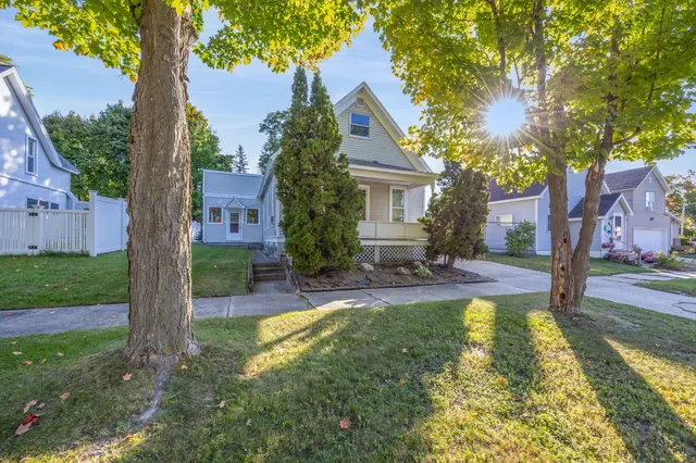 $184,900 | 607 Maple Street, Cadillac, MI 49601