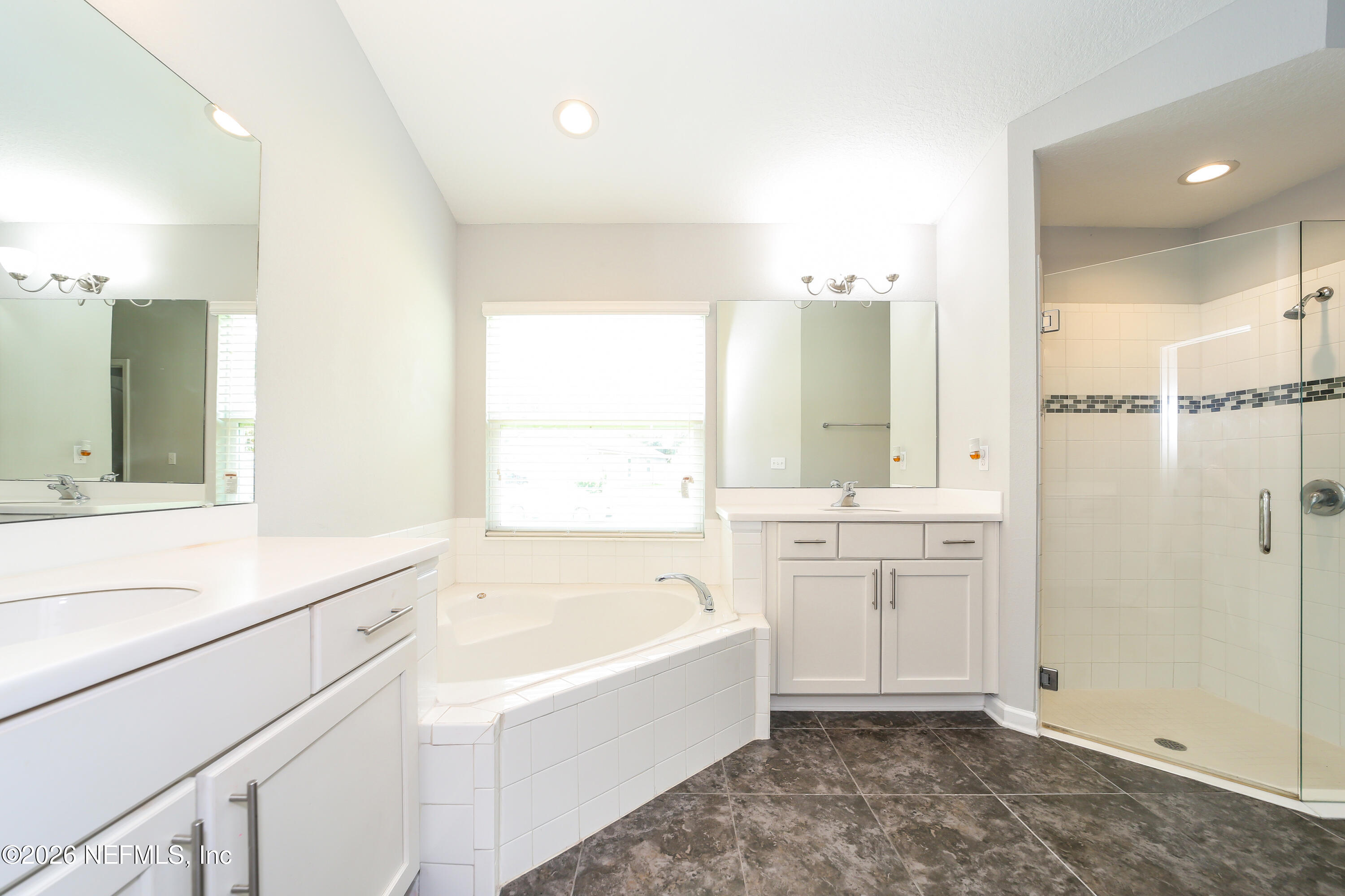 12385 Sacha Road Jacksonville, FL 32226 - Photo 12 of 15 1000050.12385 Sacha Road - Main Bathroom