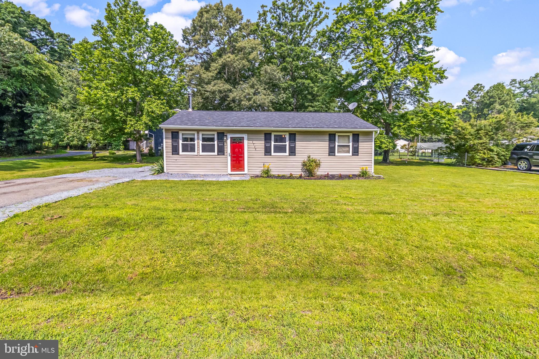 4738 Washington Avenue Shady Side, MD 20764 - Photo 10 of 30 large front lawn