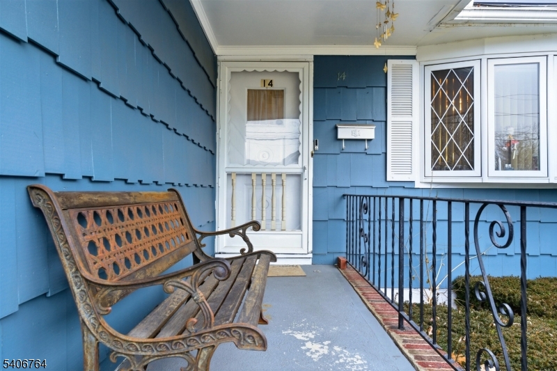 14 Arthur Street Roselle, NJ 07203 - Photo 4 of 27