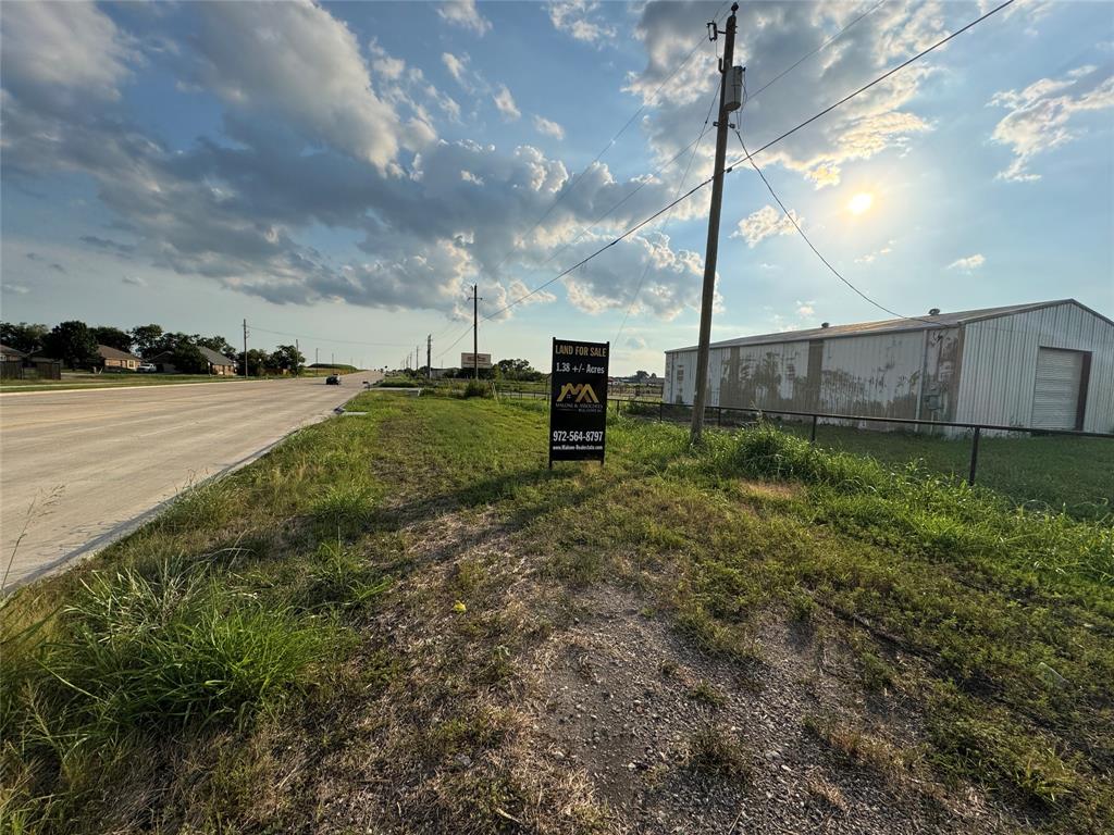 13625 Reeder Road Forney, TX 75126 - Photo 3 of 18 a view of a backyard