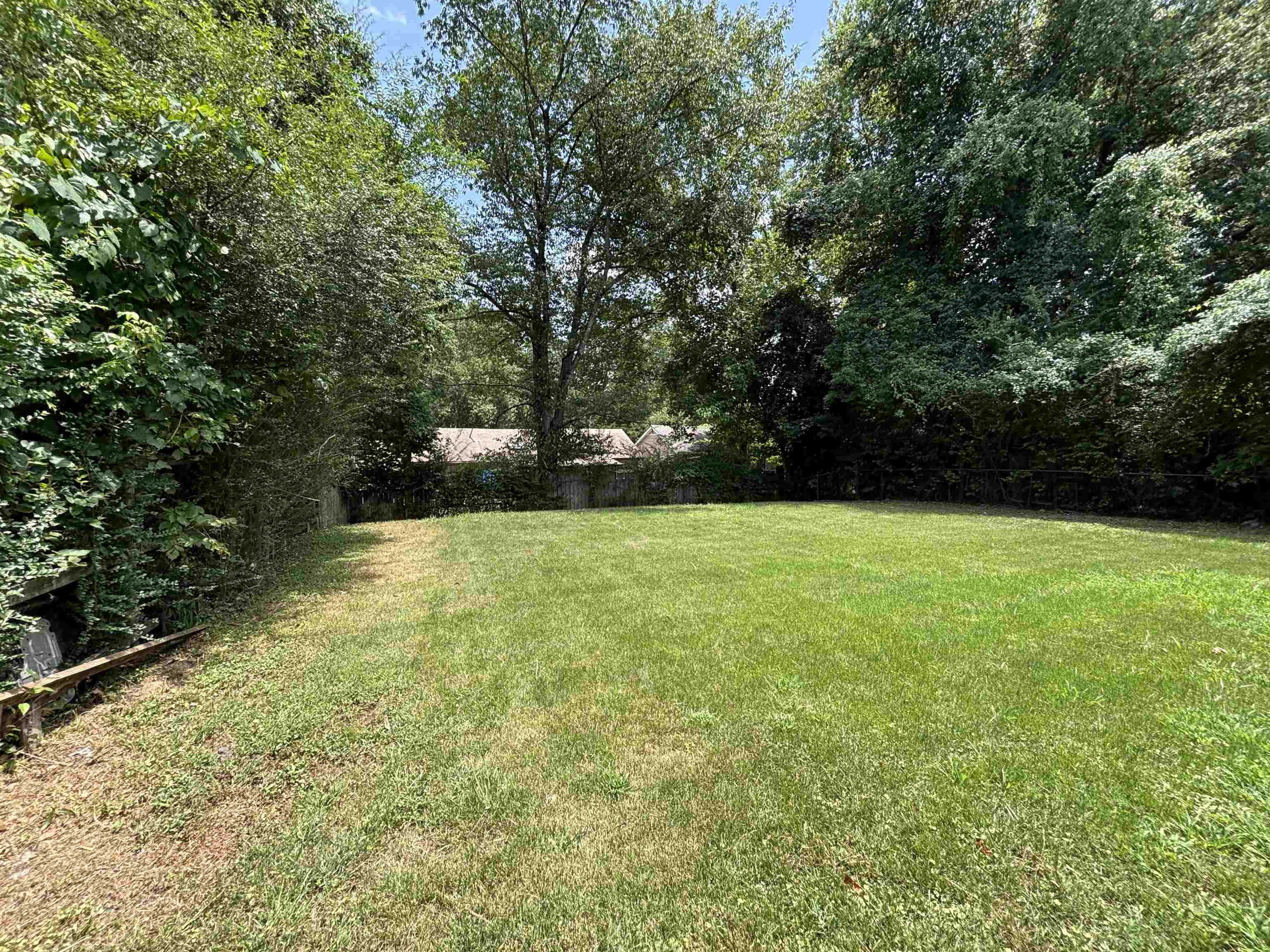 4040 Windermere Road Memphis, TN 38128 - Photo 14 of 14 View of grassy yard