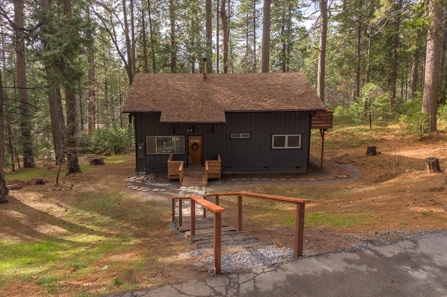 210 David Lee Road Arnold, CA 95223 - Photo 4 of 37 a view of a house with backyard and sitting area