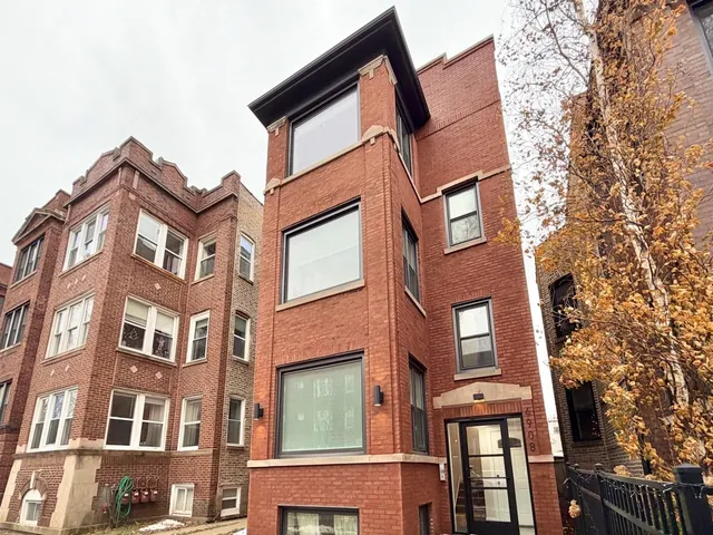 $3,800 | 4908 North Rockwell Street, Unit 2, Chicago, IL 60625