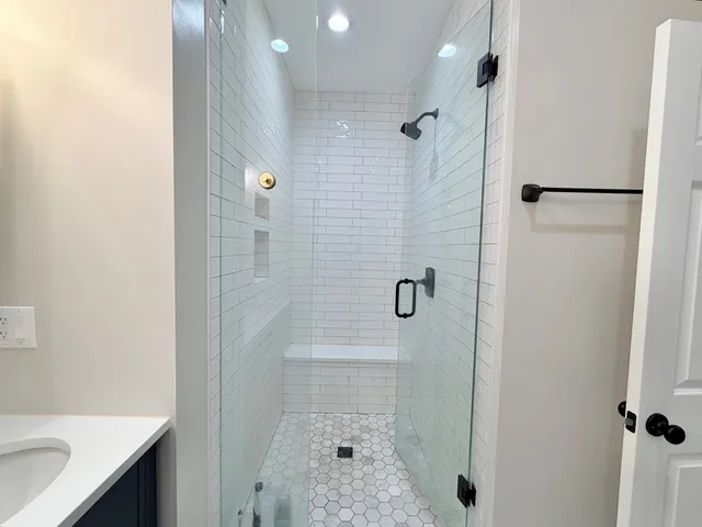 $3,800 | 4908 North Rockwell Street, Unit 2, Chicago, IL 60625