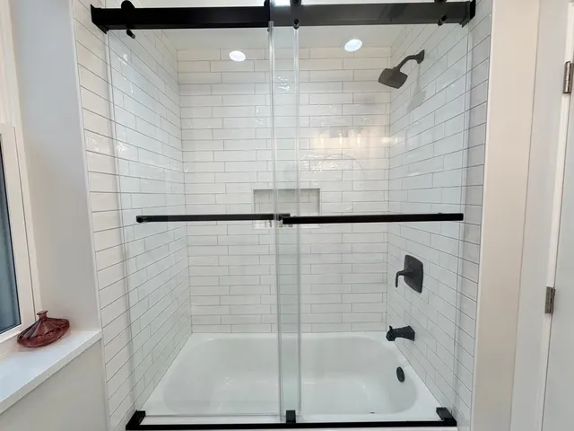 $3,800 | 4908 North Rockwell Street, Unit 2, Chicago, IL 60625