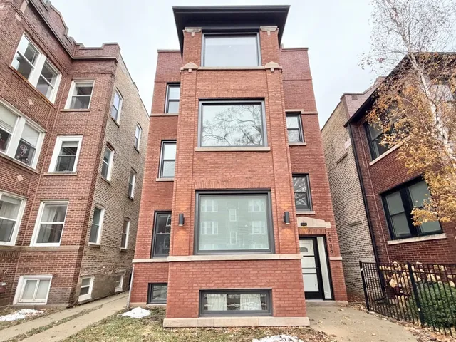 $3,800 | 4908 North Rockwell Street, Unit 2, Chicago, IL 60625
