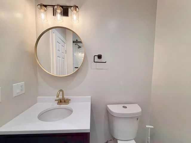 $3,800 | 4908 North Rockwell Street, Unit 2, Chicago, IL 60625