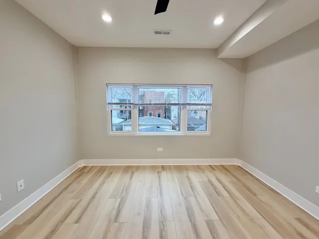 $3,800 | 4908 North Rockwell Street, Unit 2, Chicago, IL 60625