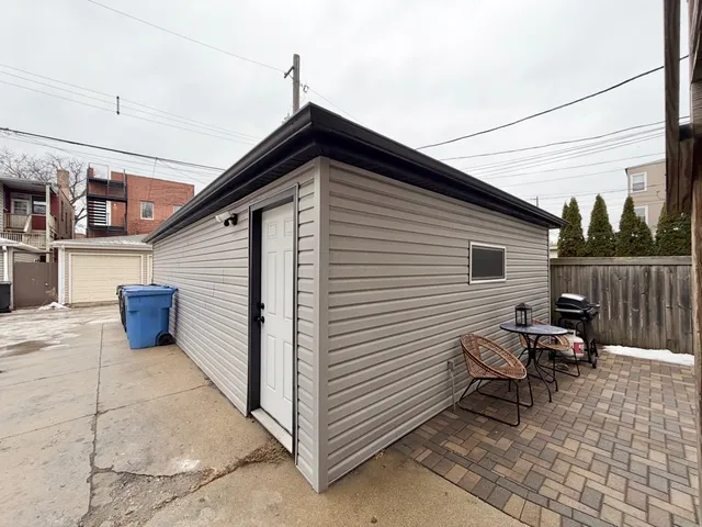 $3,800 | 4908 North Rockwell Street, Unit 2, Chicago, IL 60625