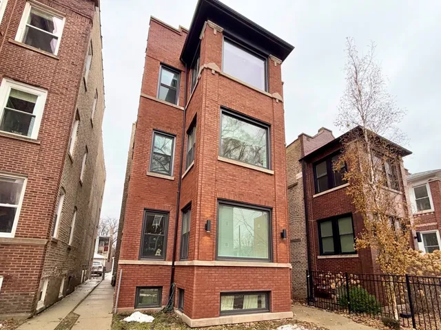 $3,800 | 4908 North Rockwell Street, Unit 2, Chicago, IL 60625