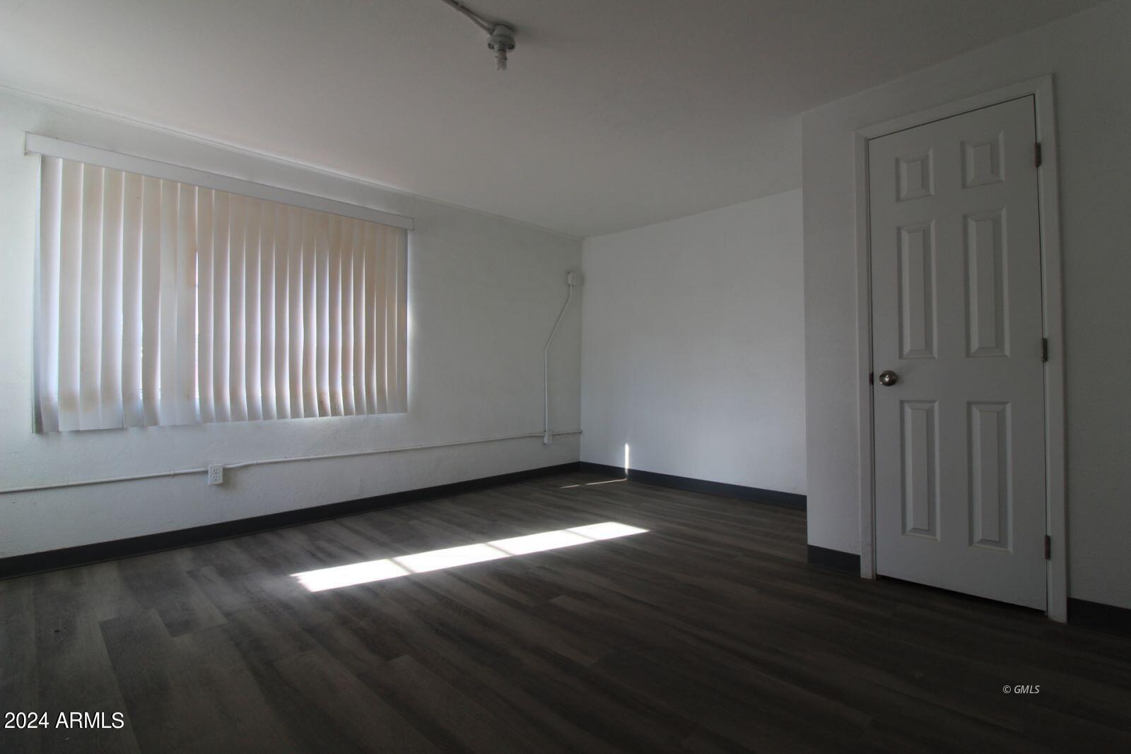 737 Live Oak Street Miami, AZ 85539 - Photo 7 of 9 1400240_lg