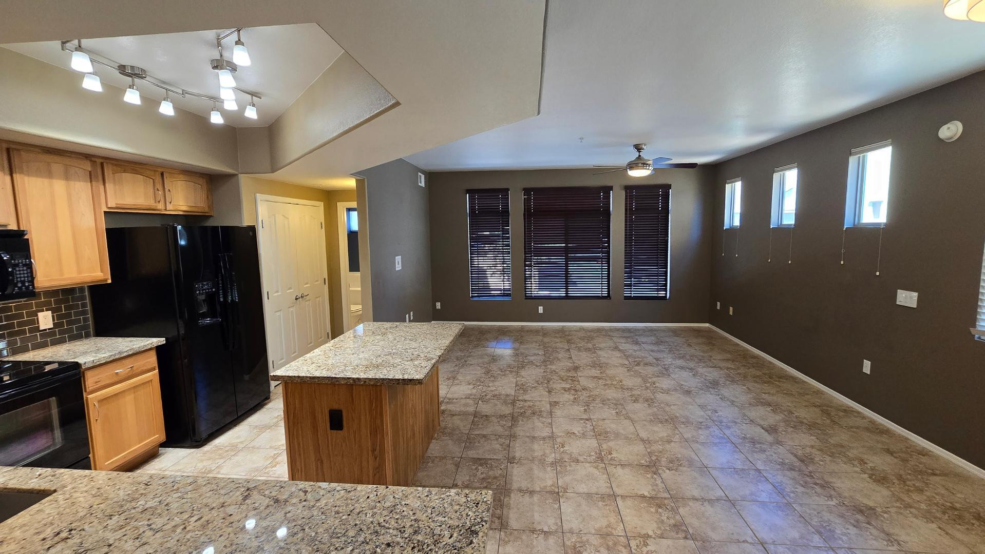 16825 North 14th Street, Unit 21 Phoenix, AZ 85022 - Photo 7 of 22 Photo #7