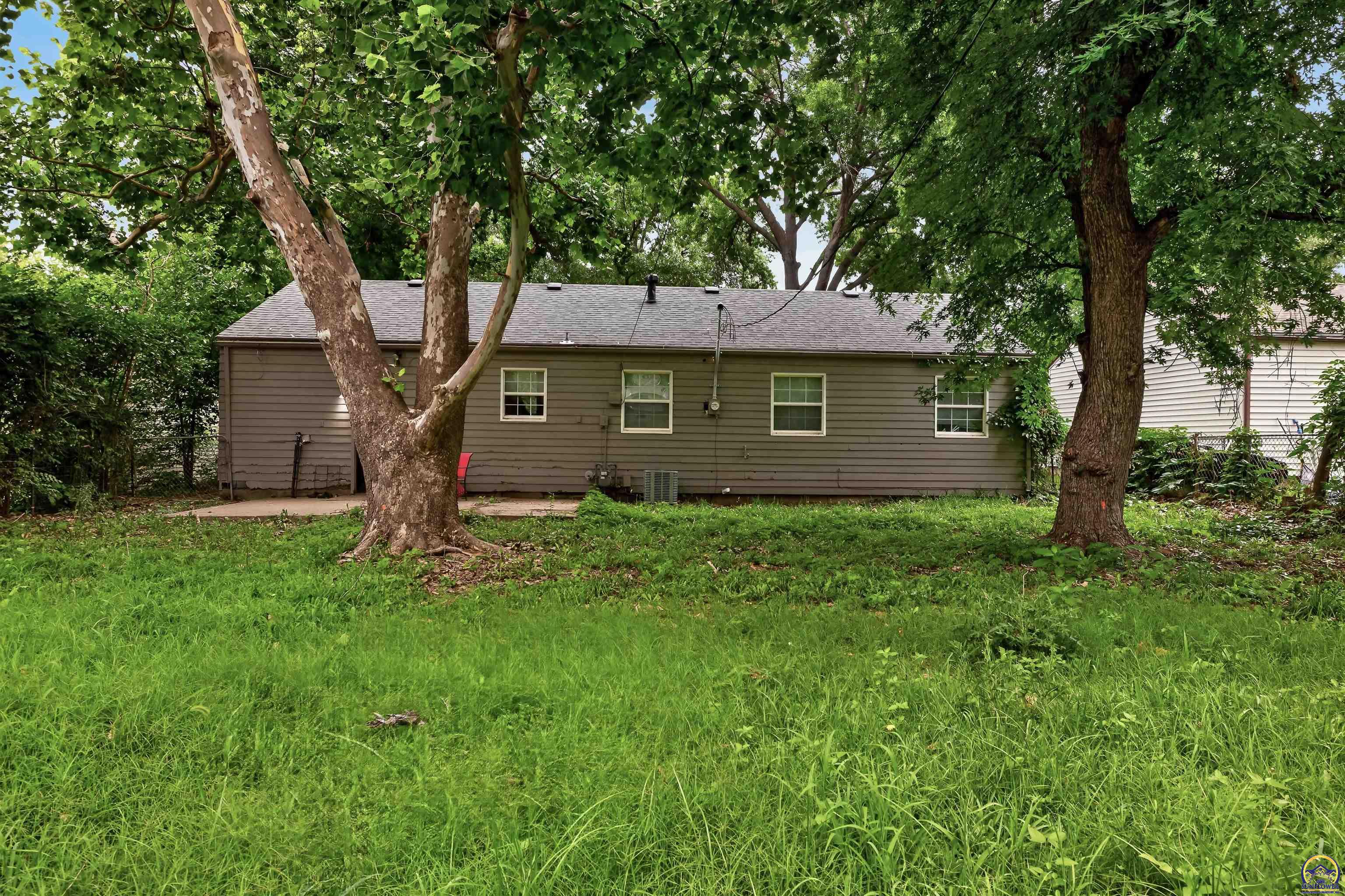 5713 Southwest 14th Street Topeka, KS 66604 - Photo 10 of 13