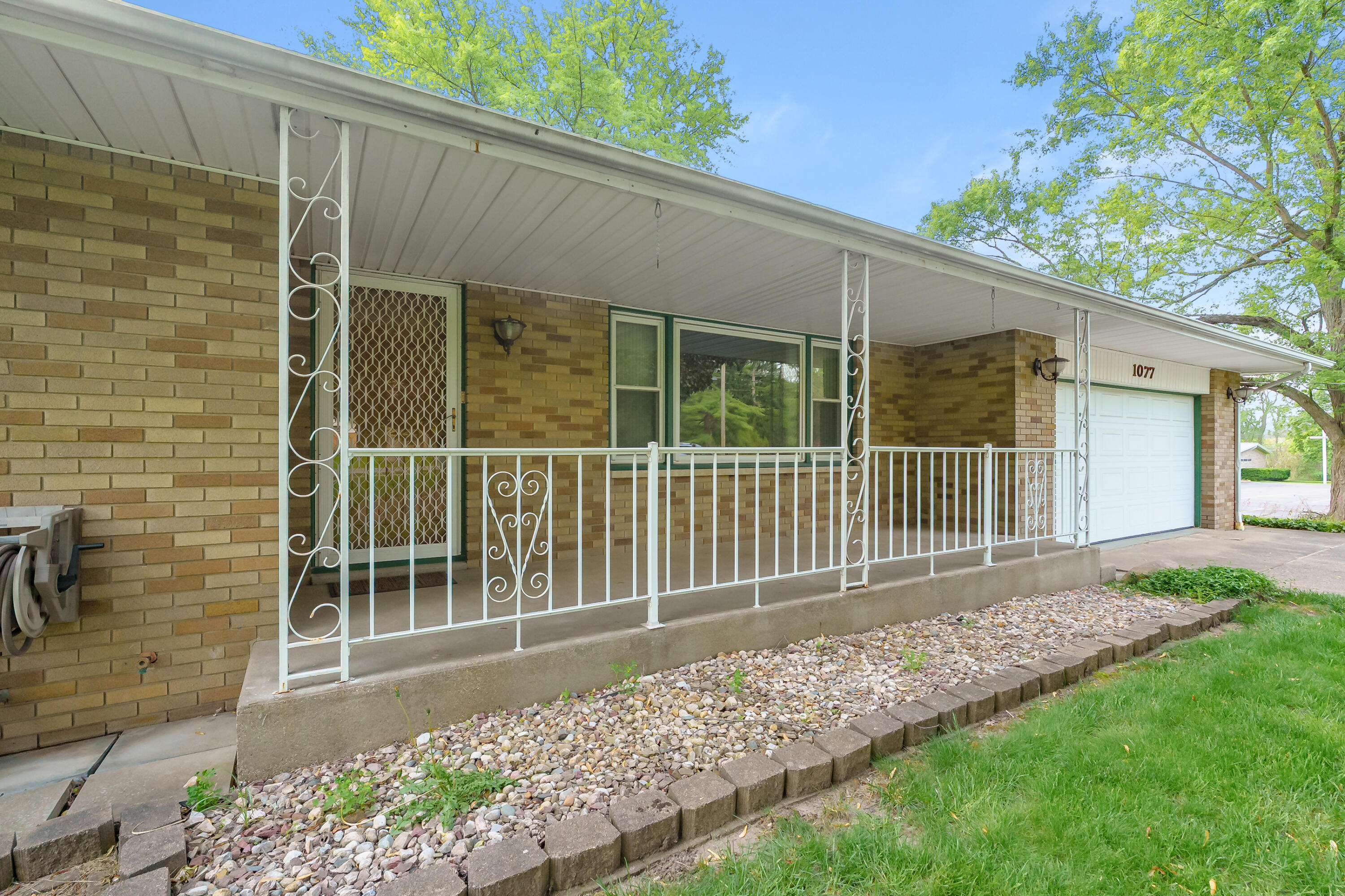 1077 Riverside Drive Battle Creek, MI 49015 - Photo 29 of 34 Riverside Dr 1077 Battle Creek 49015-28