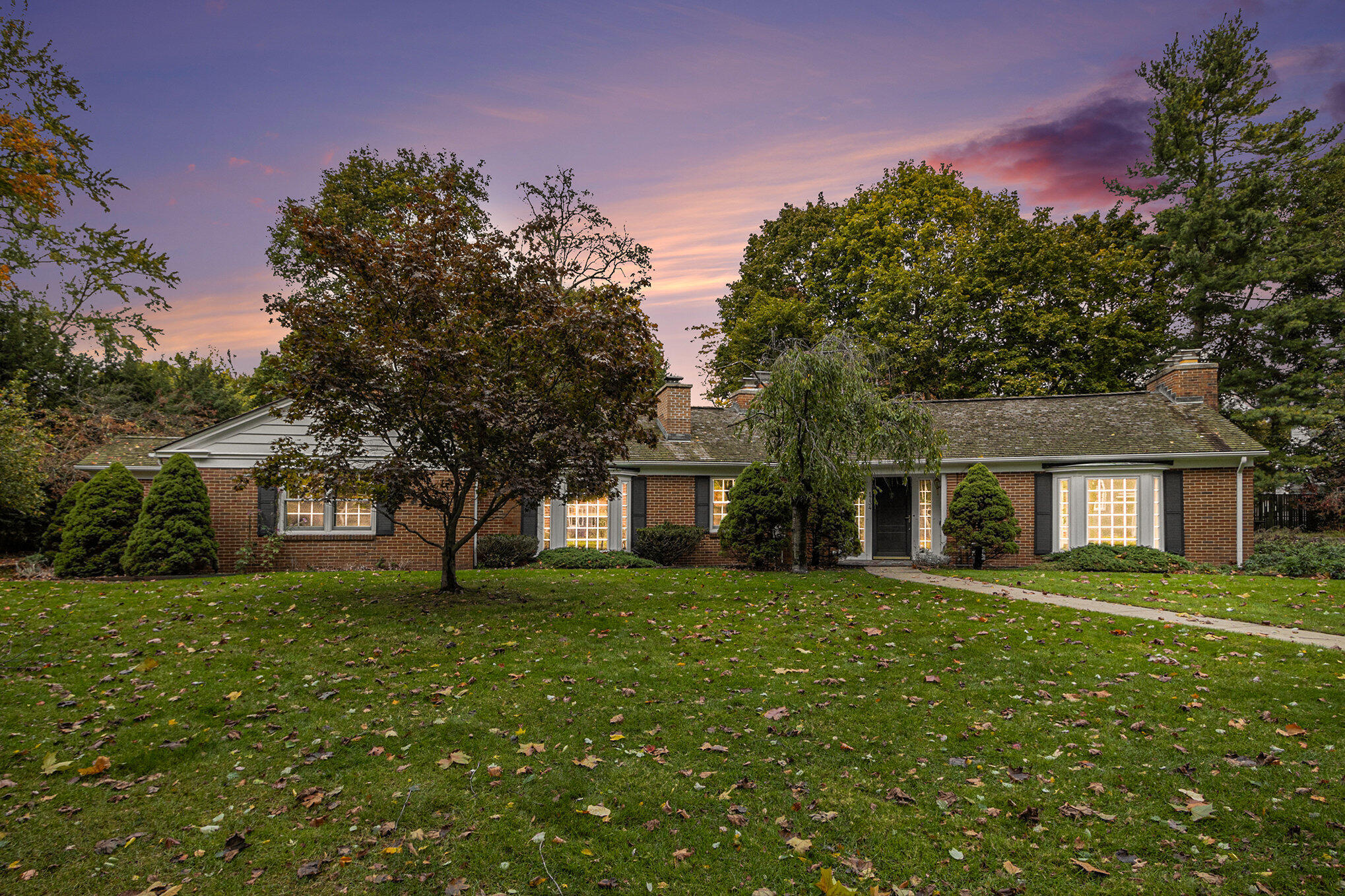 1734 Embury Road Kalamazoo, MI 49008 - Photo 2 of 22 001_1734embury_twilight_115