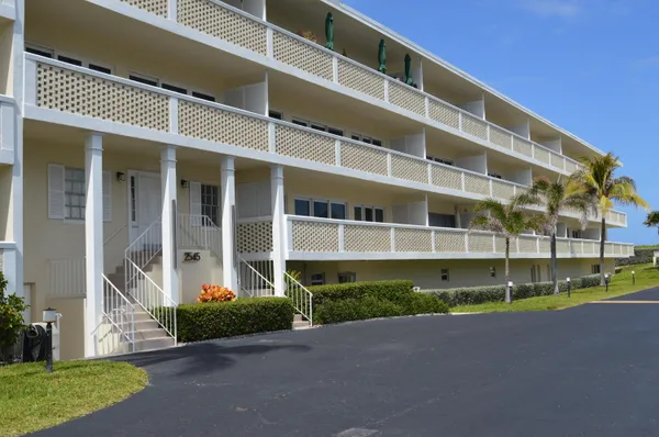 $2,100 | 2545 South Ocean Boulevard, Unit 303, Palm Beach, FL 33480