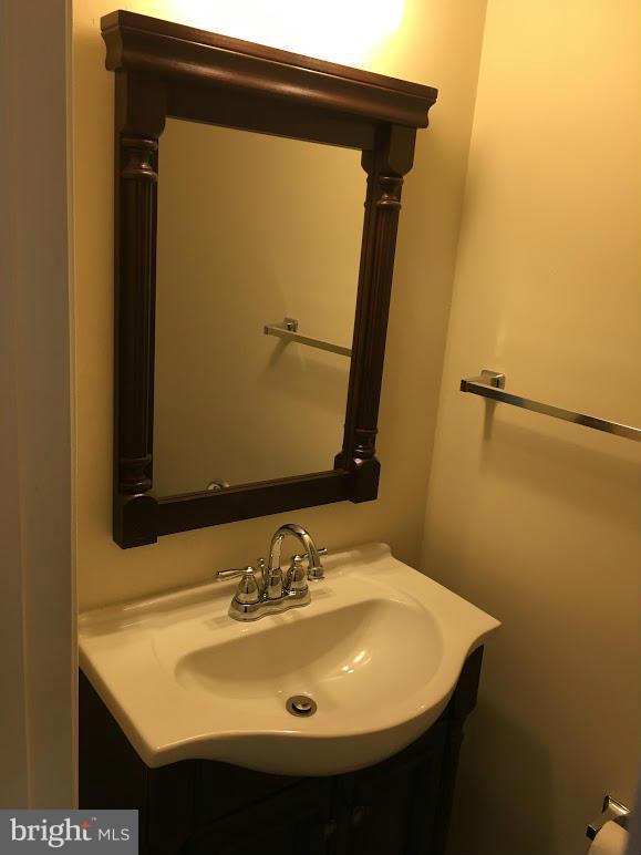 19631 Club Lake Road Gaithersburg, MD 20886 - Photo 8 of 19 Bath