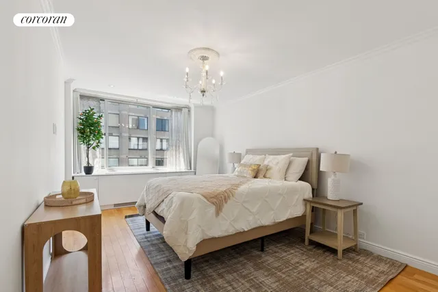 $1,275,000 | 61 West 62nd Street, Unit 27G | Upper West Side