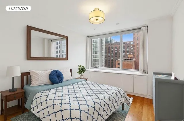 $1,275,000 | 61 West 62nd Street, Unit 27G | Upper West Side