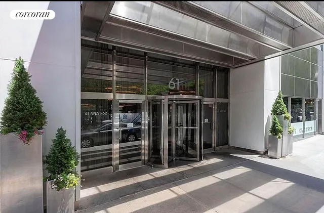 $1,275,000 | 61 West 62nd Street, Unit 27G | Upper West Side