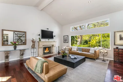 $3,000,000 | 8606 Allenwood Road, Los Angeles, CA 90046