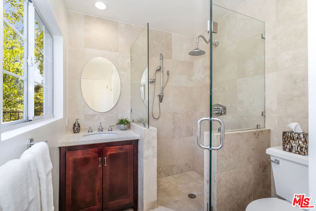 8606 Allenwood Road Los Angeles, CA 90046 - Photo 14 of 33