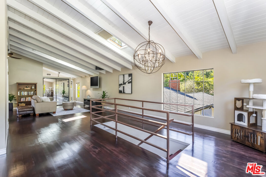 8606 Allenwood Road Los Angeles, CA 90046 - Photo 17 of 33