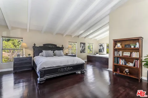 $3,000,000 | 8606 Allenwood Road, Los Angeles, CA 90046