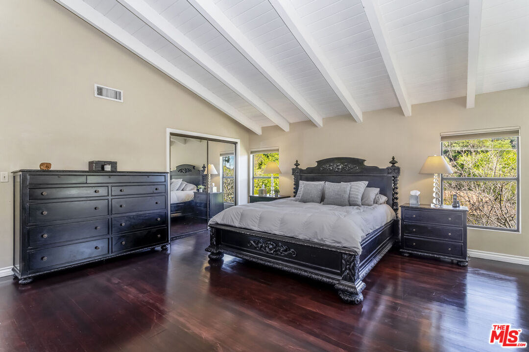 8606 Allenwood Road Los Angeles, CA 90046 - Photo 18 of 33