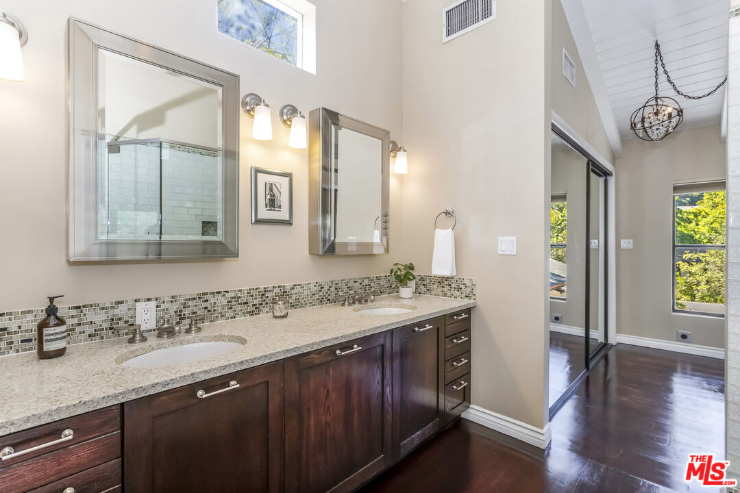 8606 Allenwood Road Los Angeles, CA 90046 - Photo 20 of 33