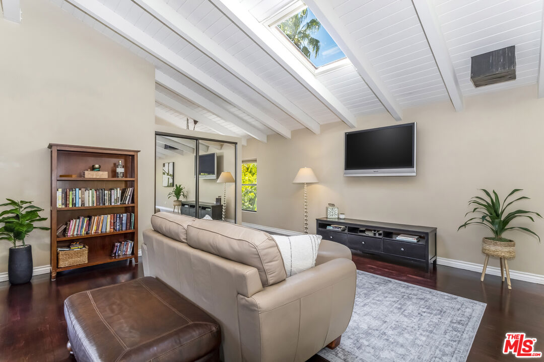 8606 Allenwood Road Los Angeles, CA 90046 - Photo 22 of 33