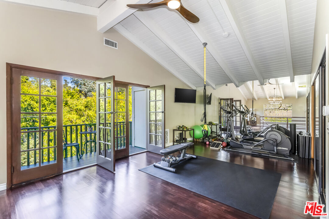 8606 Allenwood Road Los Angeles, CA 90046 - Photo 24 of 33