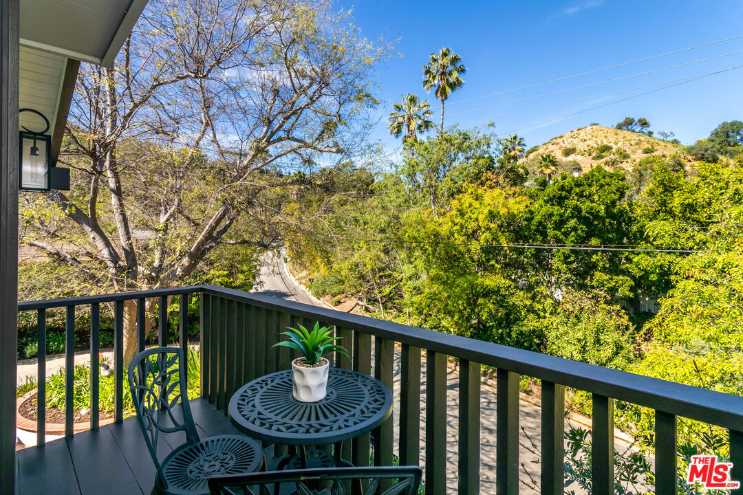 8606 Allenwood Road Los Angeles, CA 90046 - Photo 25 of 33