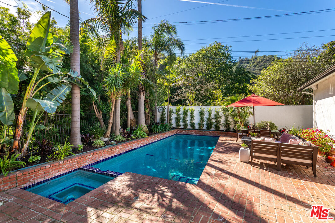 8606 Allenwood Road Los Angeles, CA 90046 - Photo 27 of 33