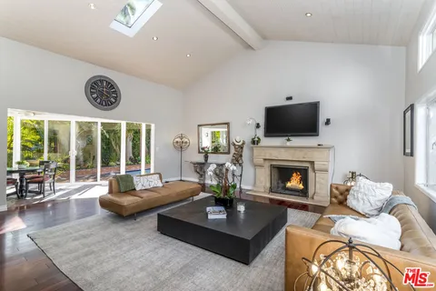 $3,000,000 | 8606 Allenwood Road, Los Angeles, CA 90046