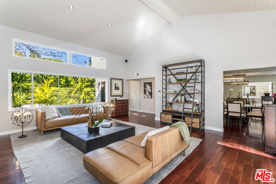 8606 Allenwood Road Los Angeles, CA 90046 - Photo 5 of 33