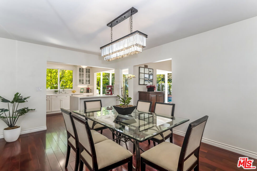 8606 Allenwood Road Los Angeles, CA 90046 - Photo 6 of 33