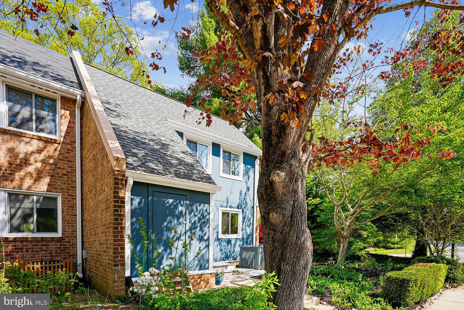 11110 Forest Edge Drive Reston, VA 20190 - Photo 4 of 46 Charming home nestled among vibrant foliage.