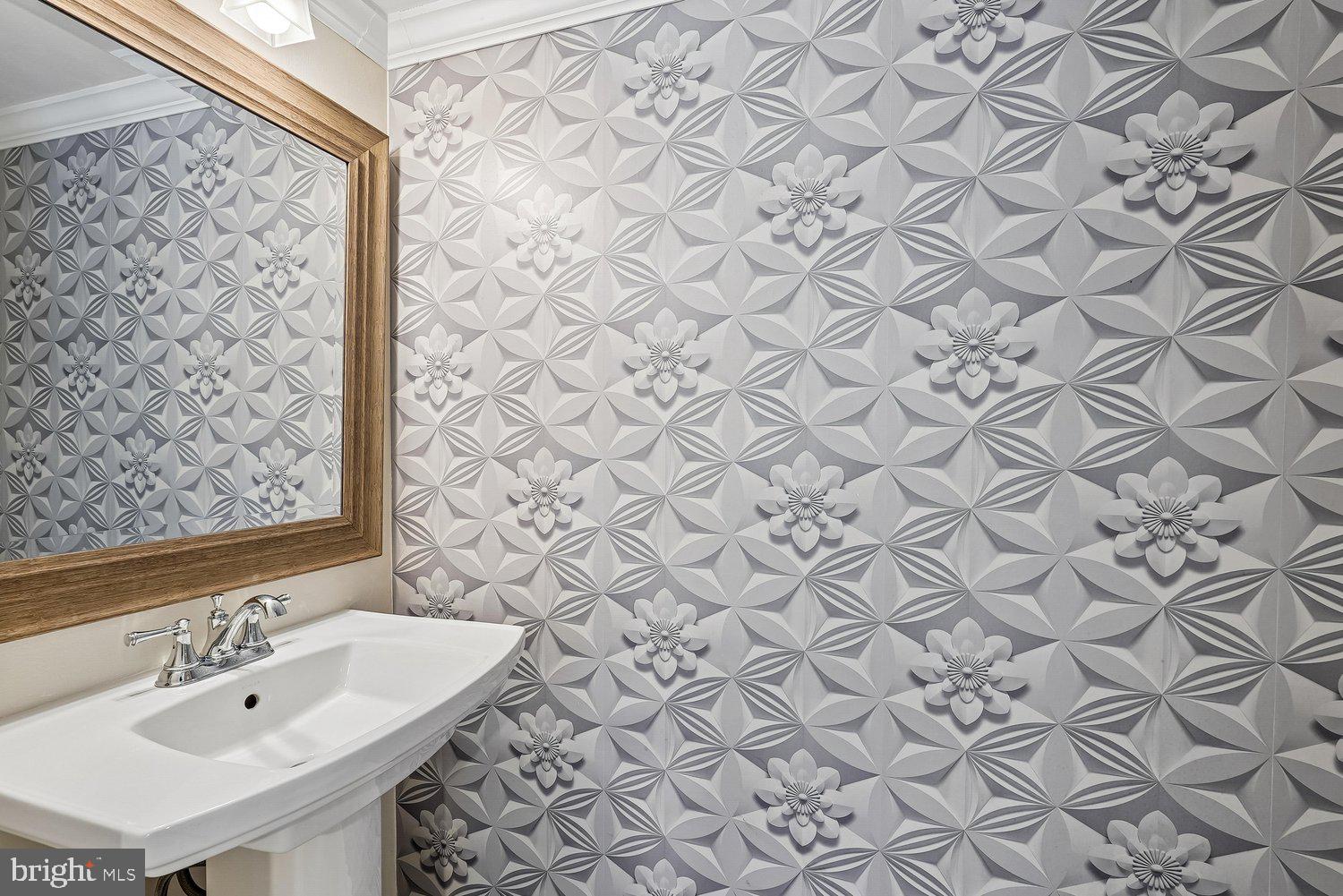 11110 Forest Edge Drive Reston, VA 20190 - Photo 8 of 46 Elegant textured wall with floral design.