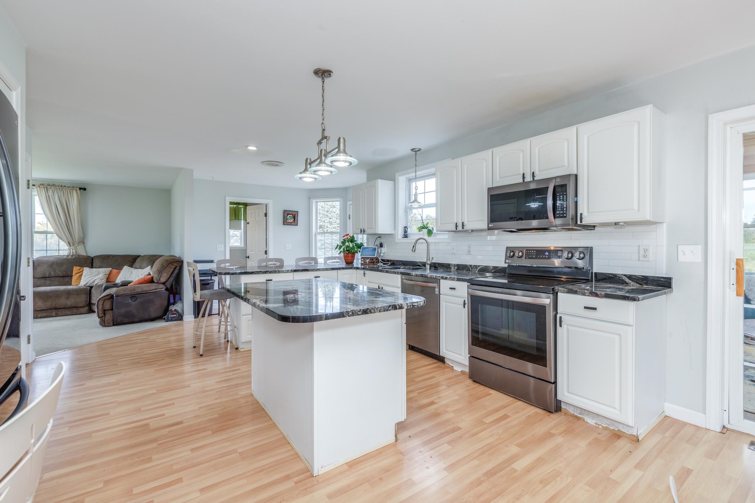 37 Currier Road Pelham, NH 03076 - Photo 6 of 37