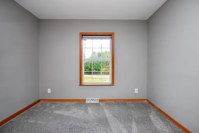 $289,000 | 16 Deer Creek Lane, St. Johnsbury, VT 05819