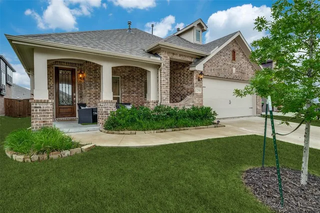 $455,000 | 1208 Starlight Avenue, Aubrey, TX 76227