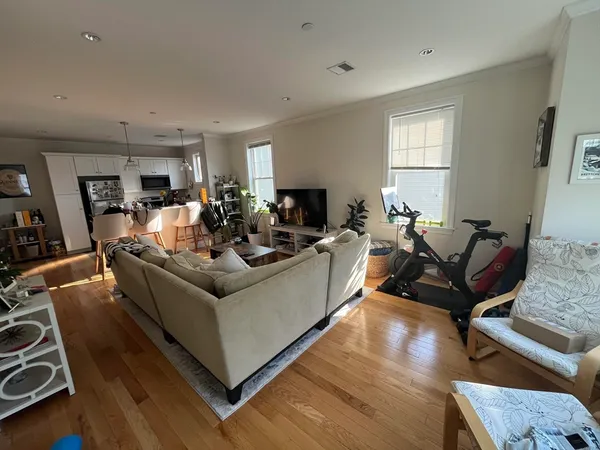 $3,000 | 261 Lexington Street, Unit 3, Boston, MA 02128