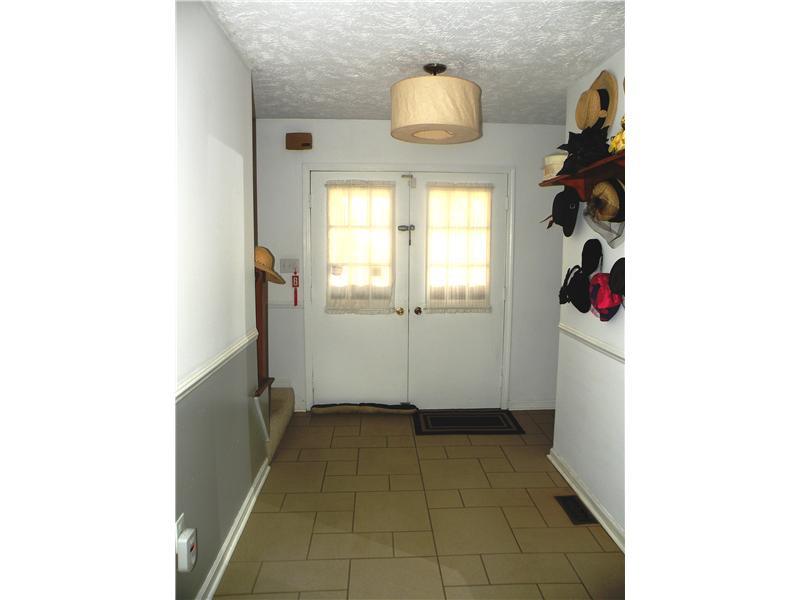 8121 Taunton Road Indianapolis, IN 46260 - Photo 3 of 24 Gallery Image 3