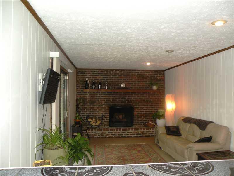 8121 Taunton Road Indianapolis, IN 46260 - Photo 4 of 24 Gallery Image 4