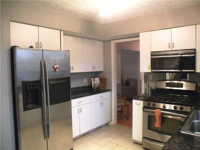 8121 Taunton Road Indianapolis, IN 46260 - Photo 8 of 24 Gallery Image 8
