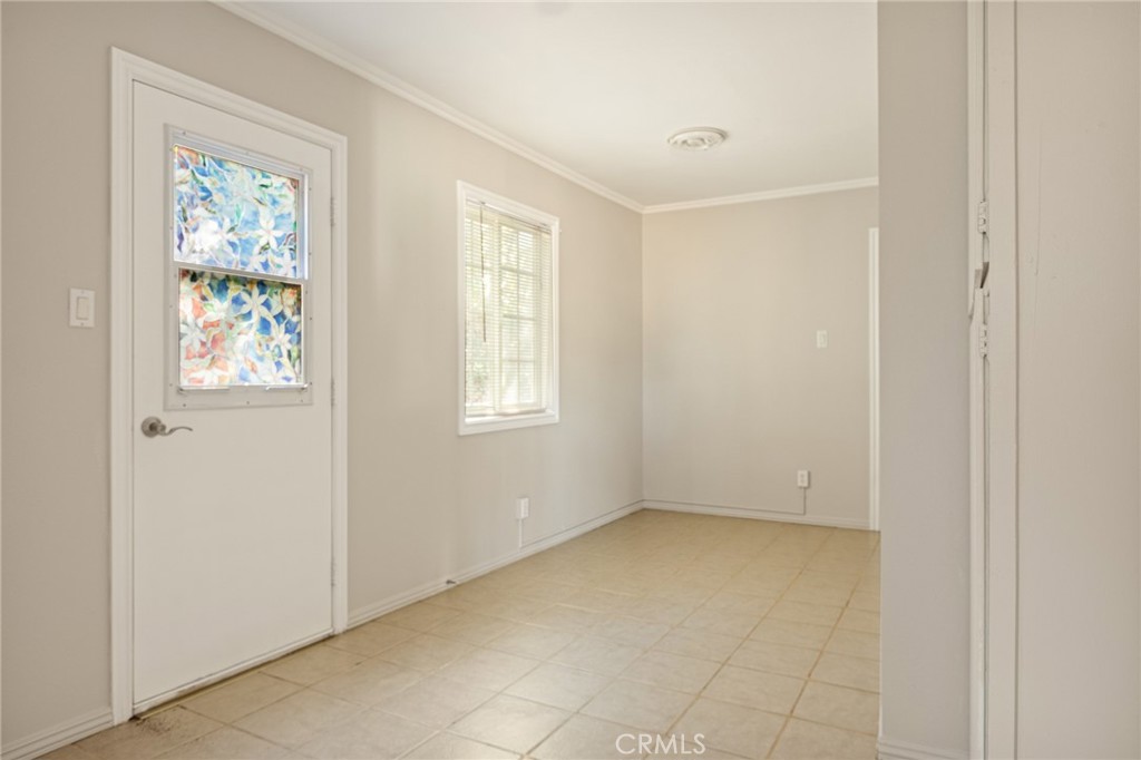 503 Camino Real Redlands, CA 92373 - Photo 14 of 33 Large Laundry/ Utility room