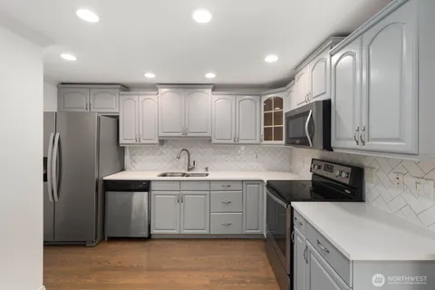 $325,000 | 12716 Northeast 120th Street, Unit H1, Kirkland, WA 98034
