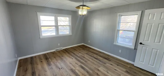 $189,900 | 175 East Jackson Street, Auburn, IL 62615